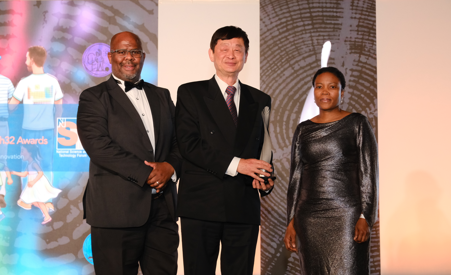 The JENano Research Group, led by Professor Tien-Chien Jen (centre), received the Innovation Award: Corporate Organisation