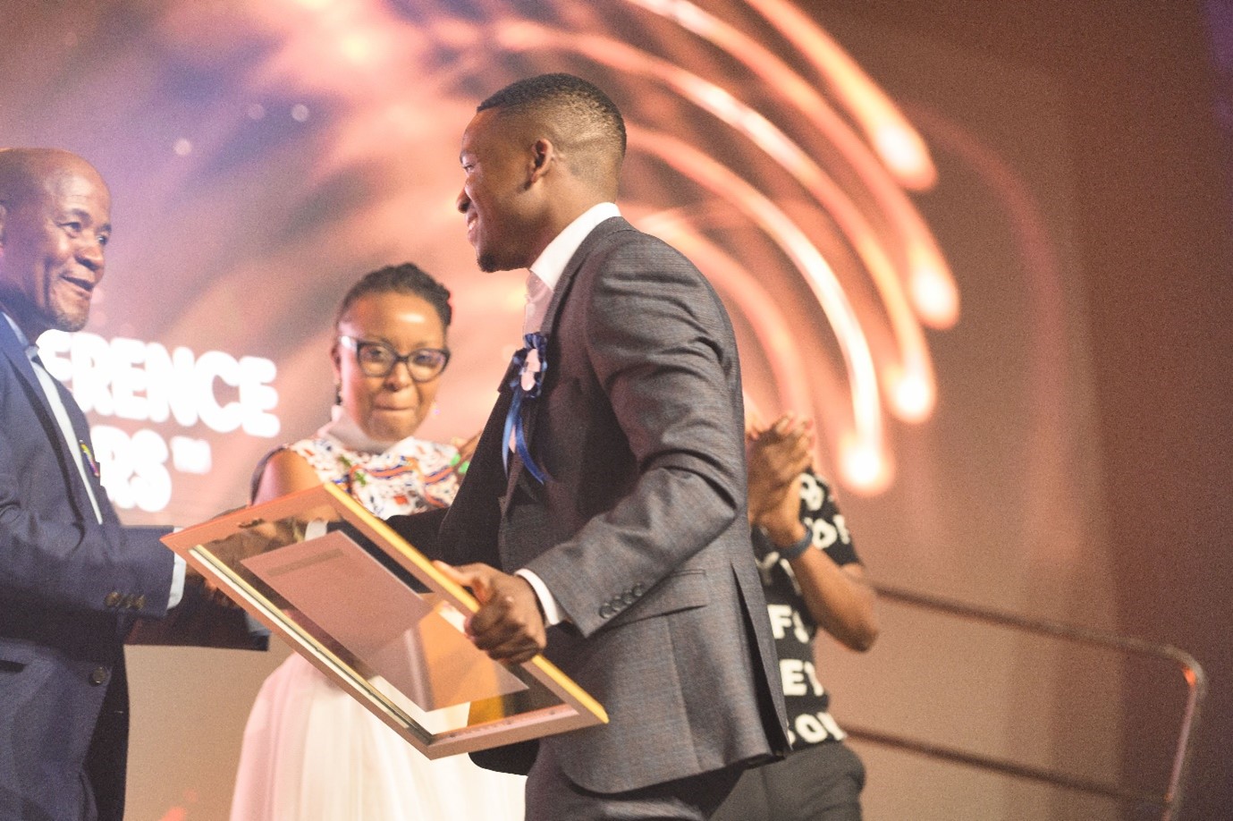Senzo receiving his award at the recent SAICA awards evening
