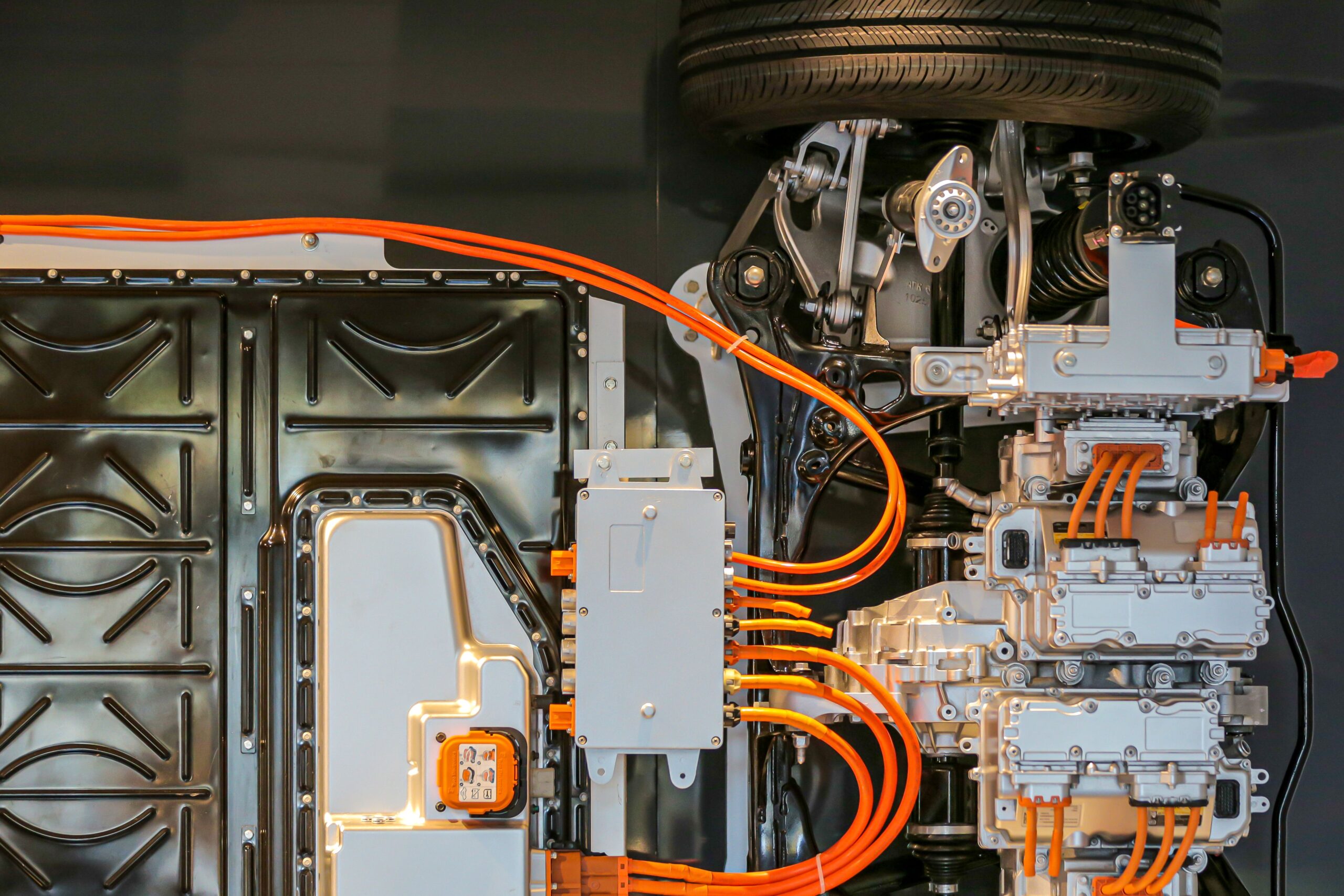 Internal machinery shows orange power cables connected to metal modules inside a dark chassis. (informative)